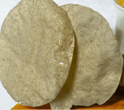Papadum (2 pieces) and a taco dip